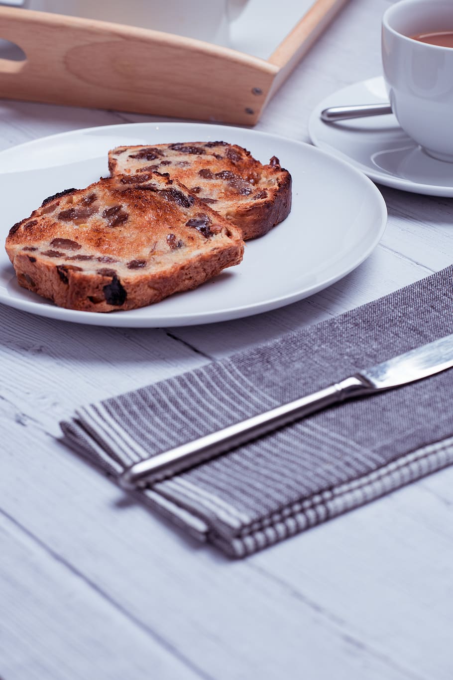bread on plate, food and drink, table, still life, indoors, freshness HD wallpaper