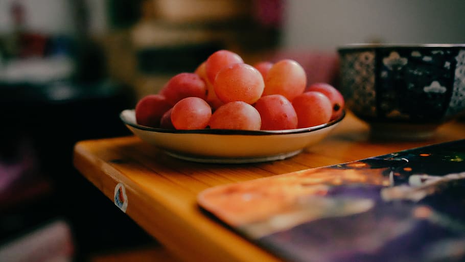 grapes on plate, food and drink, healthy eating, fruit, wellbeing HD wallpaper