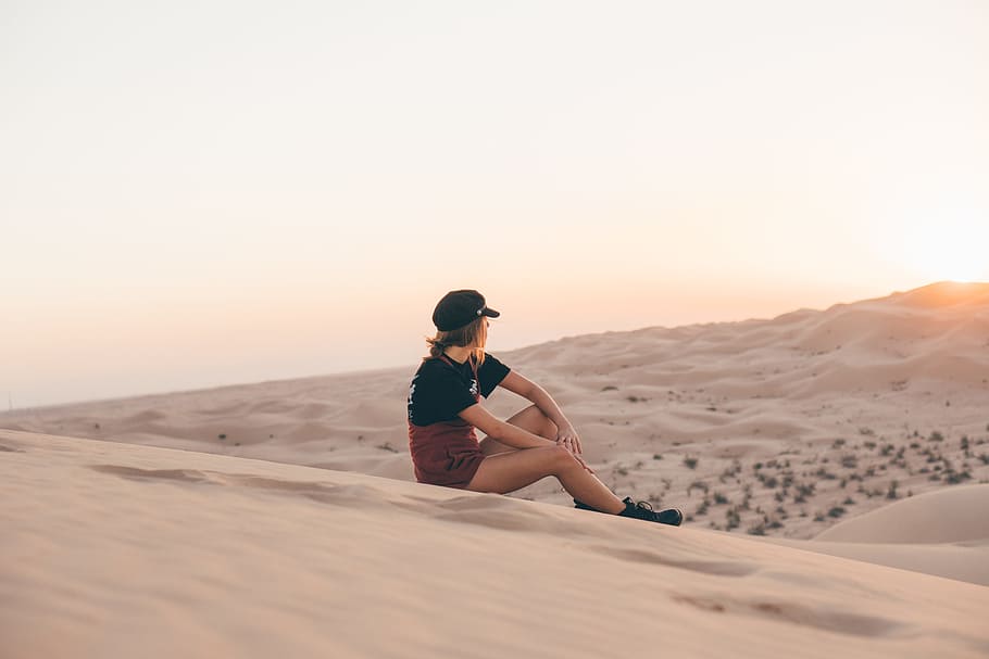 woman sitting at the desert during day, sand, dune, sanddune HD wallpaper