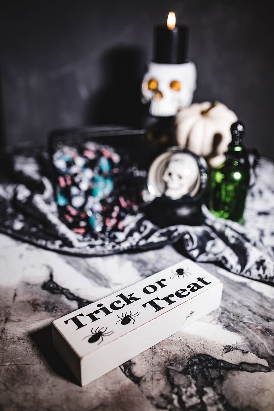 Halloween Decorations, moody, autumn, fall, spooky, boo, scary HD wallpaper