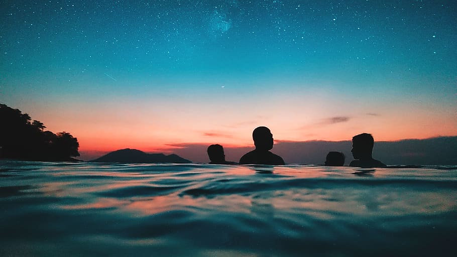 Silhouette of People on Water during Dusk, beach, bestfriends HD wallpaper