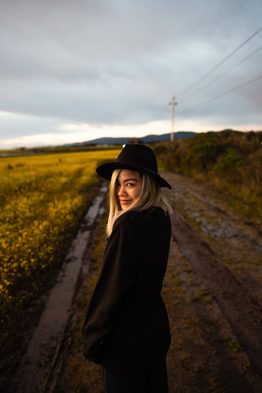 woman facing backward, hat, apparel, clothing, person, human HD wallpaper