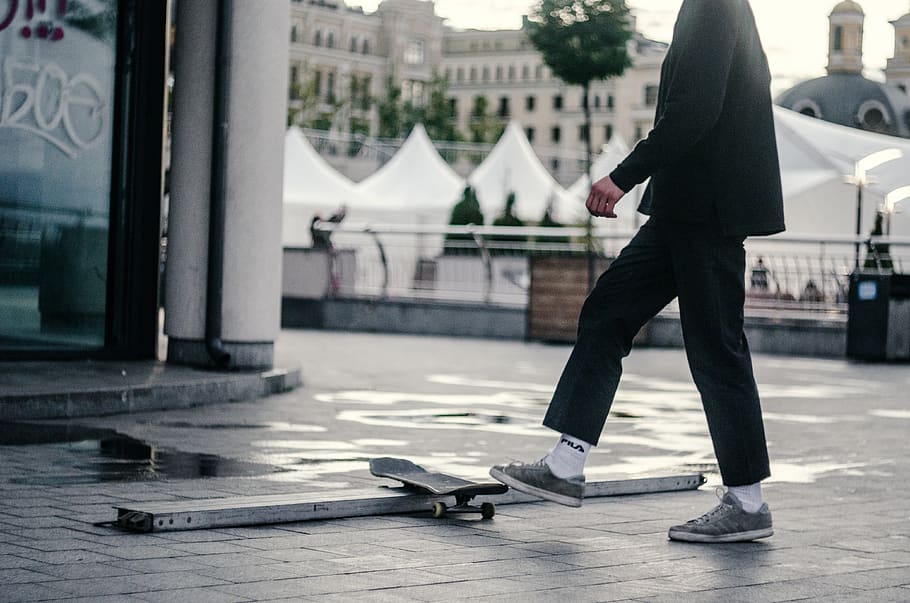 man stepping on skateboard, one person, architecture, real people HD wallpaper