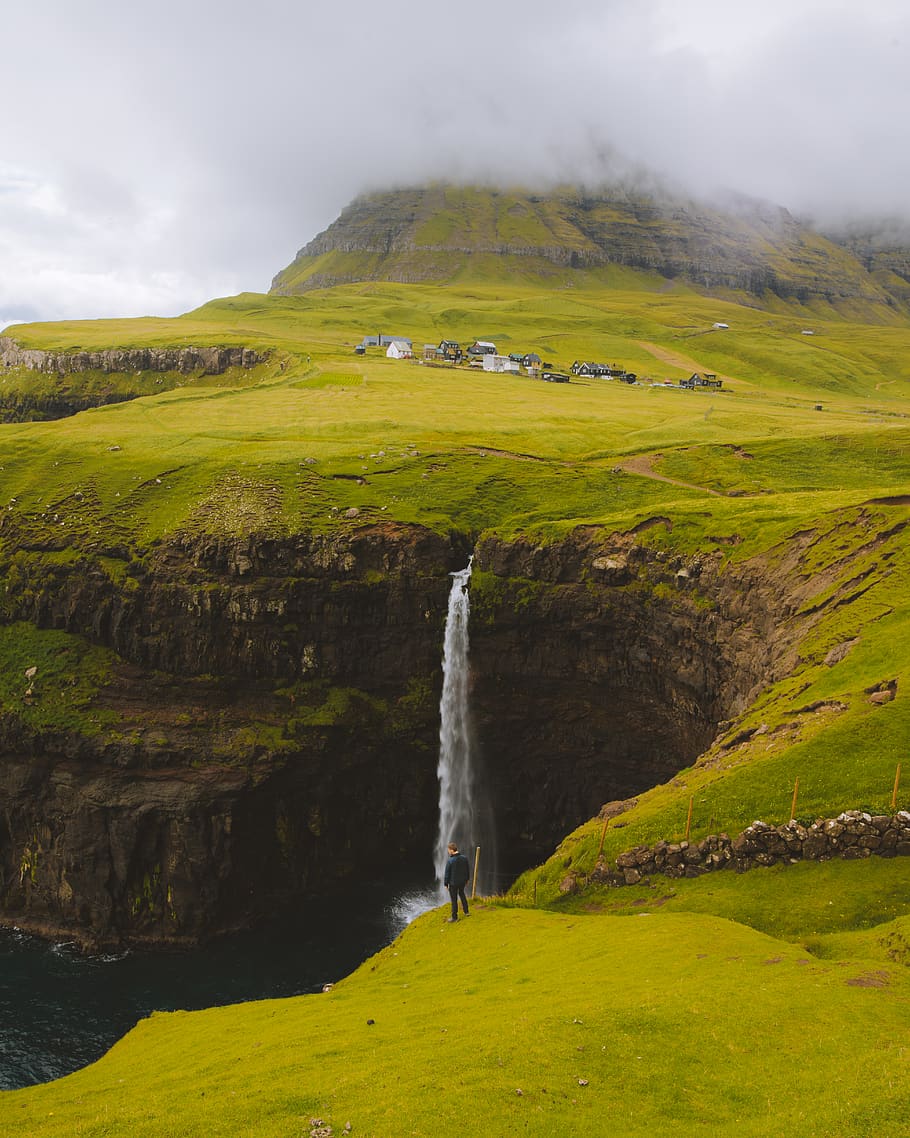 Man Standing on Cliff Watching Punch-bowl Waterfalls, adventure HD wallpaper