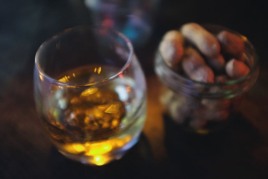 Whiskey and peanuts, addiction, alcohol, bar, beverage, blend, HD wallpaper
