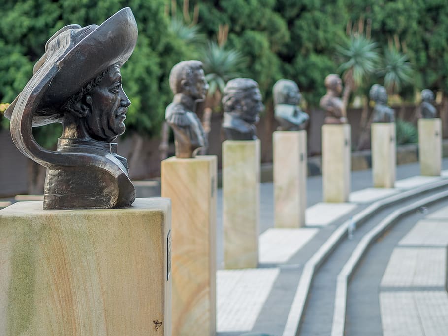 man headbust, wood, handrail, banister, railing, plywood, sculpture HD wallpaper