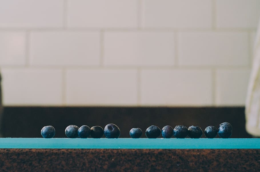 blueberry, fruit, row, line, cutting board, kitchen, food, level HD wallpaper