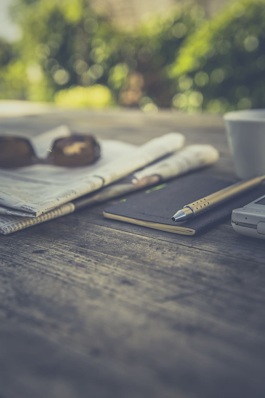 Silver Click Pen on Brown Wooden Table during Daytime, macro HD wallpaper