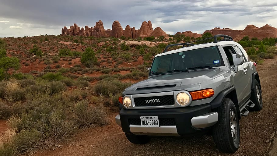 united states, moab, arches national park, fj cruiser, red