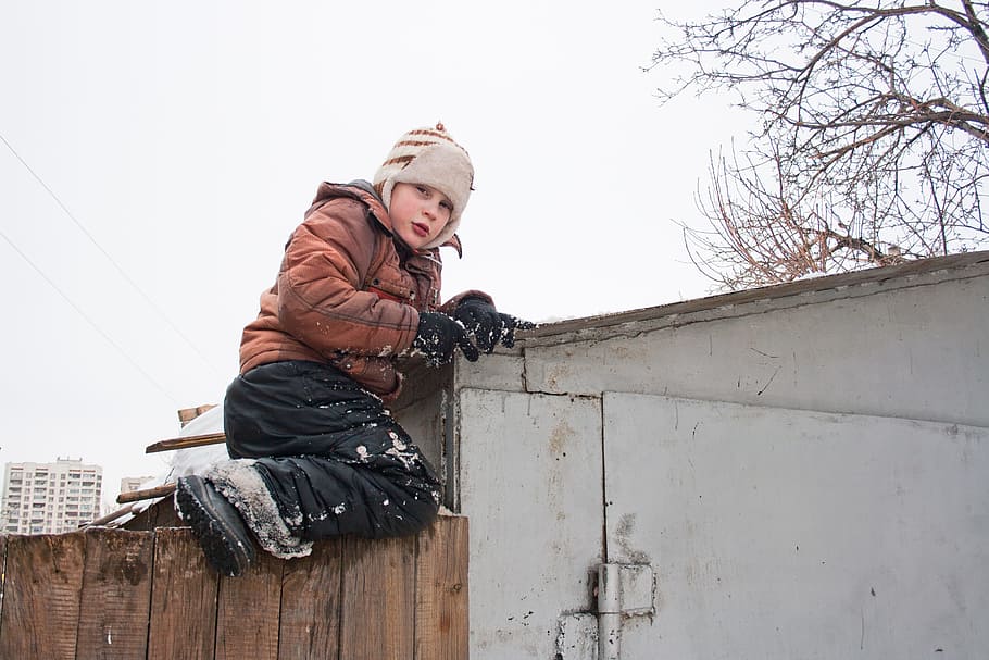 boy, child, kid, running, joy, play, dom, day, winter, portrait HD wallpaper