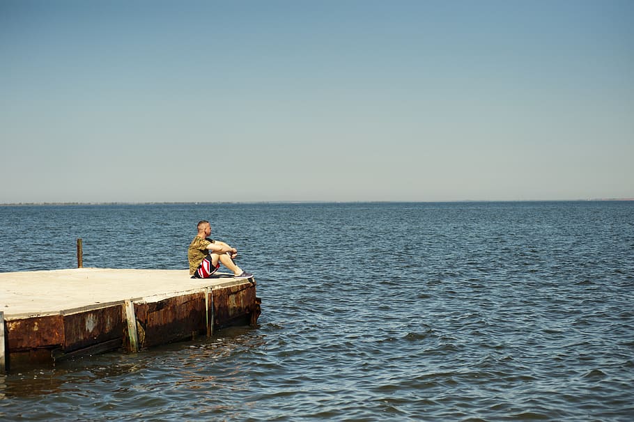 Man Sitting on Dock, beach, boat, dawn, daylight, dreaming, dom HD wallpaper