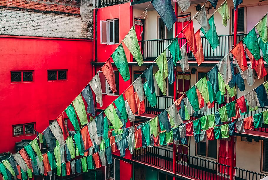 green buntings, flag, house, appartment, kathmandu, colored, nepal, HD wallpaper