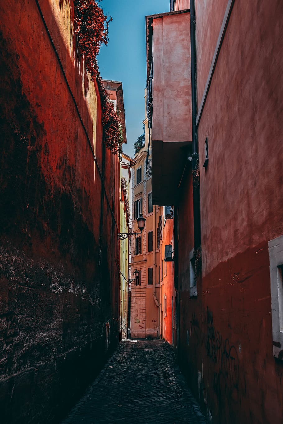 pathway between brown buildings during daytime, walkway, town HD wallpaper