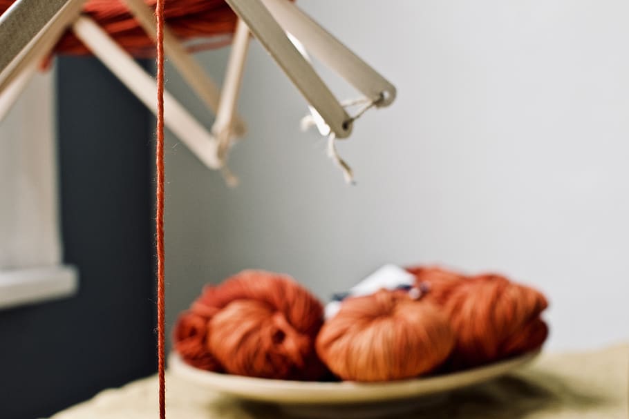 orange pads on brown plate, yarn, knitting, wool, bird, chicken, HD wallpaper