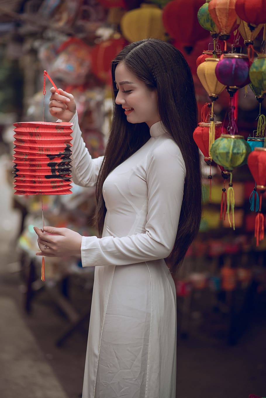 Woman Holding Red Chinese Lantern, beautiful, beauty, blurred background, HD wallpaper