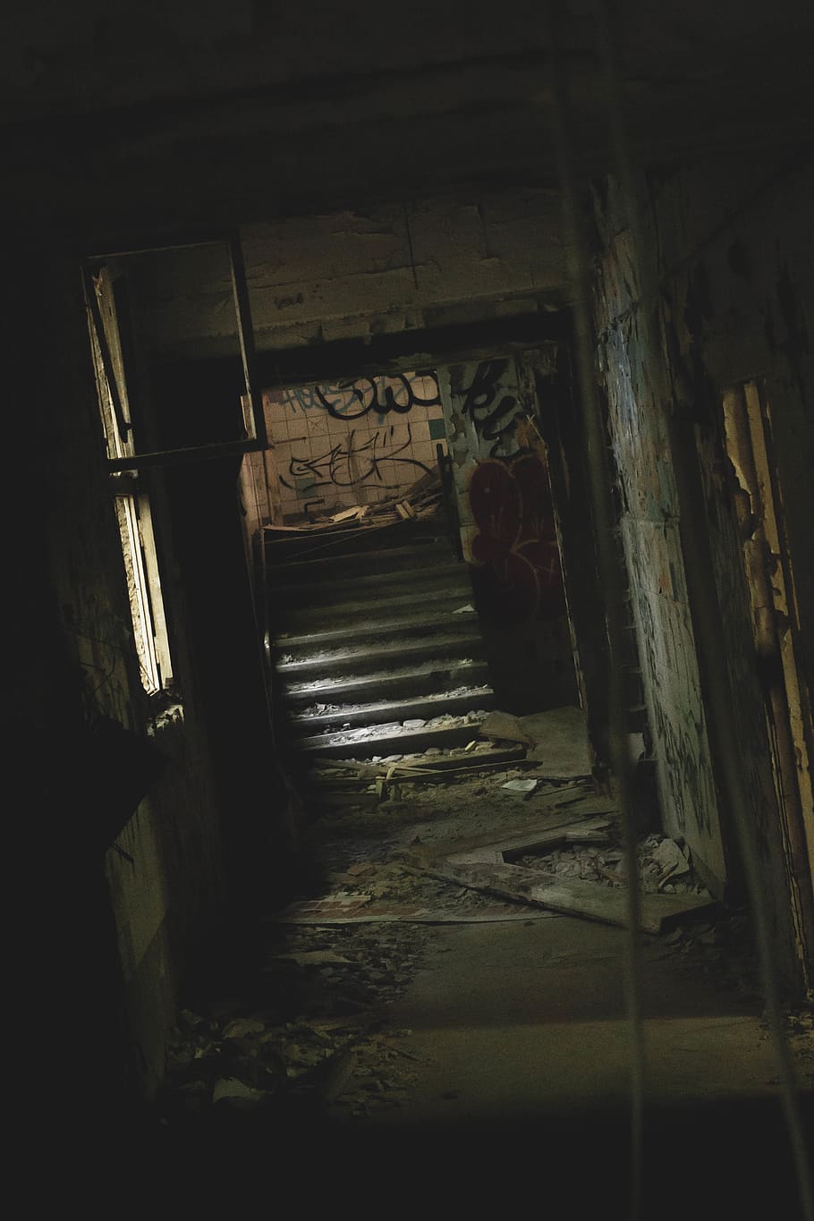 empty hallway towards stairs, graffiti, building, bunker, corridor HD wallpaper