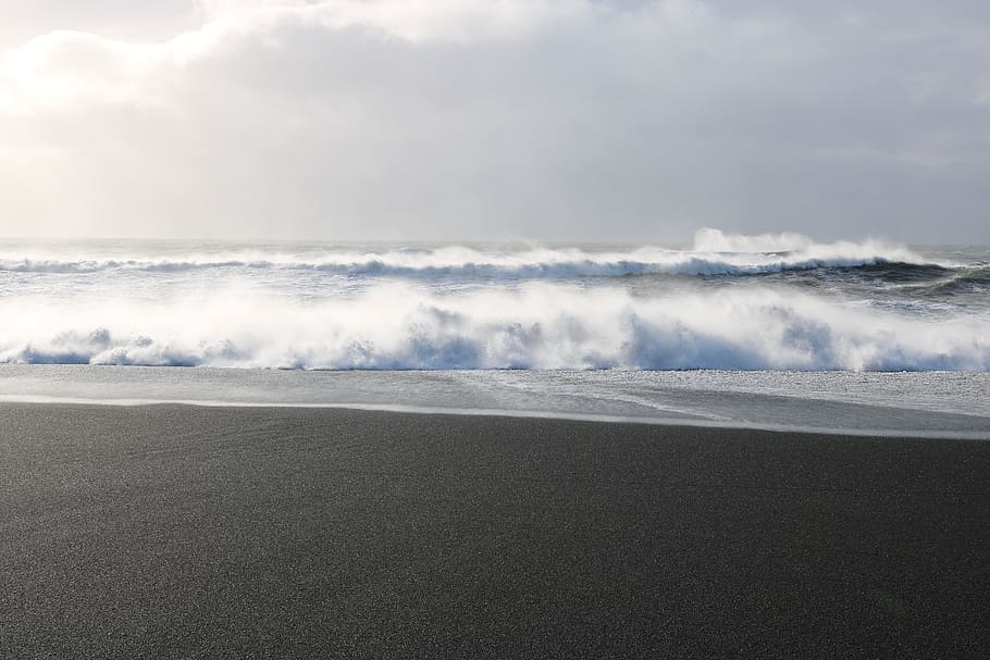 seashore with big waves under cloudy sky, nature, ocean, water HD wallpaper