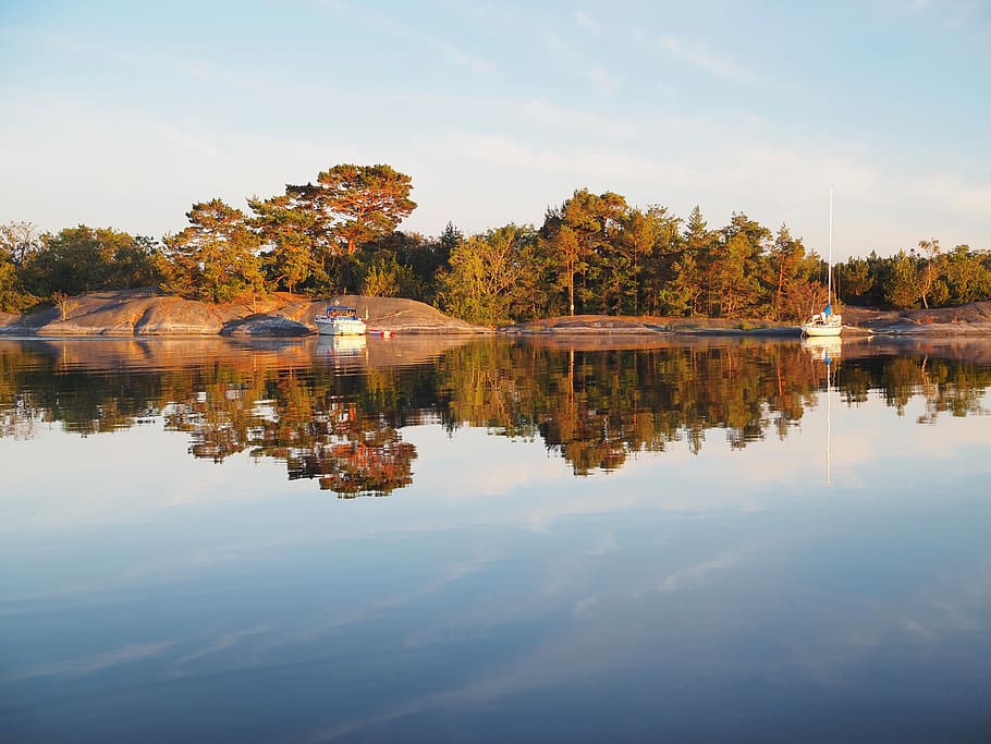 möjareservatet, the stockholm archipelago, boats, water, evening sun