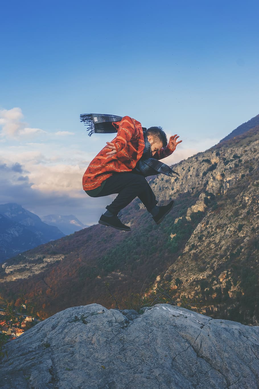 man doing stunt on cliff during daytime, mountain, one person HD wallpaper