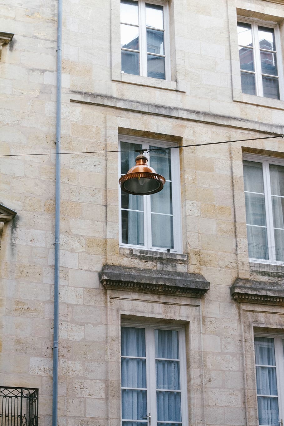 old, building, lamp, windows, glass, pipe, wire, building exterior HD wallpaper