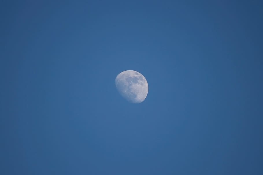 White Moon, sky, space, astronomy, blue, night, beauty in nature HD wallpaper