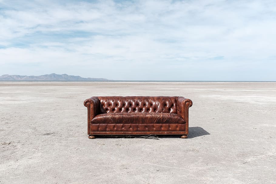 couch, desert, sand, mountain, horizon, sky, cloud, leather HD wallpaper