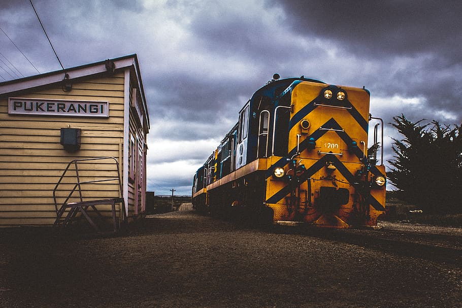 pukerangi, train, evening, station, sky, cloud - sky, architecture HD wallpaper