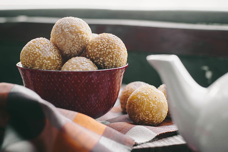 sesame seed balls, food, seasoning, bun, bread, human, person, HD wallpaper