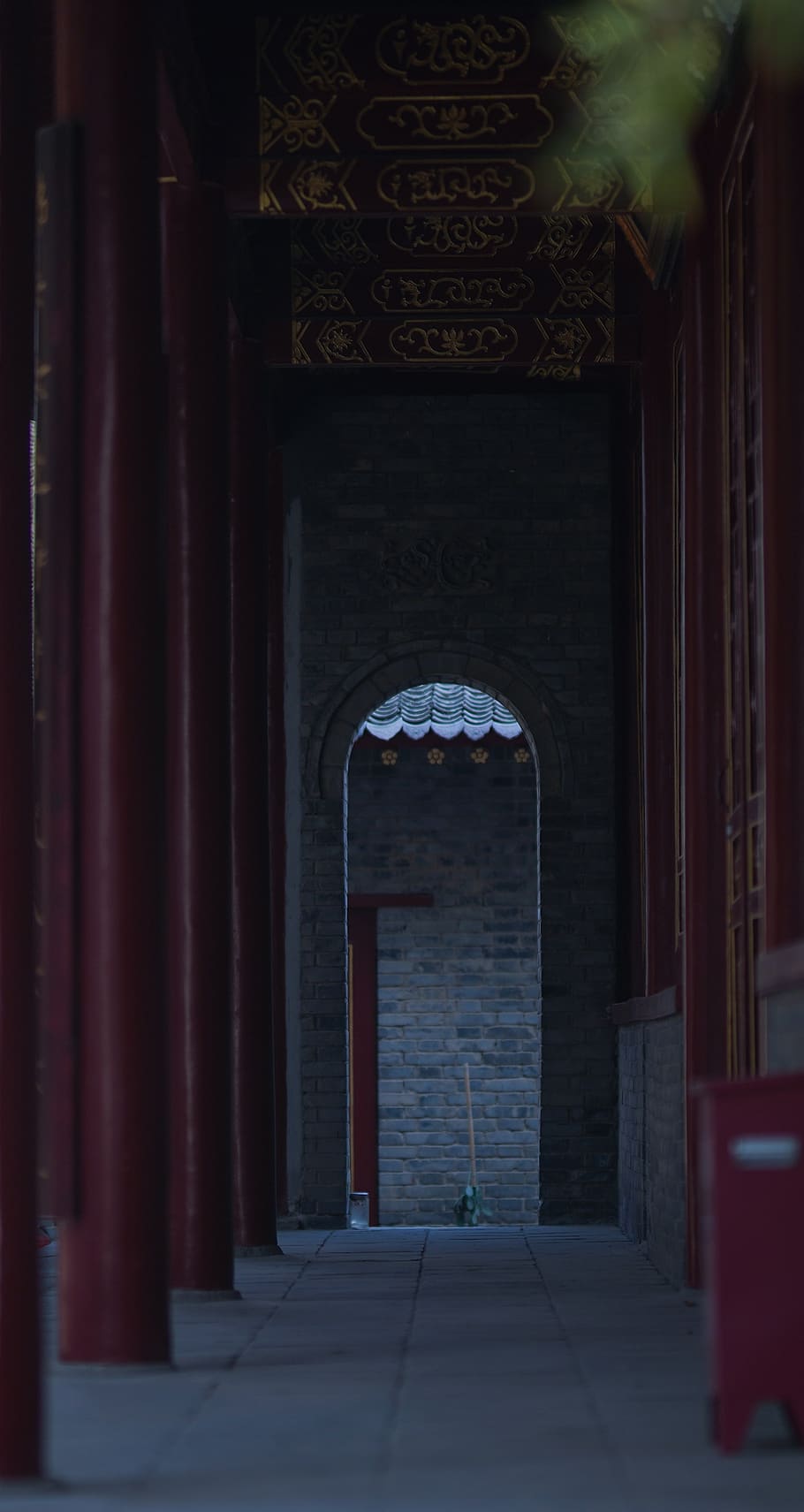 gray building archway, corridor, architecture, crypt, column HD wallpaper