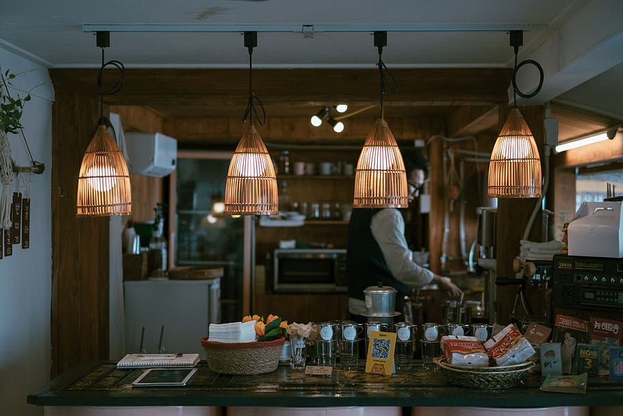 man cooking in the kitchen, food and drink, hanging, illuminated HD wallpaper