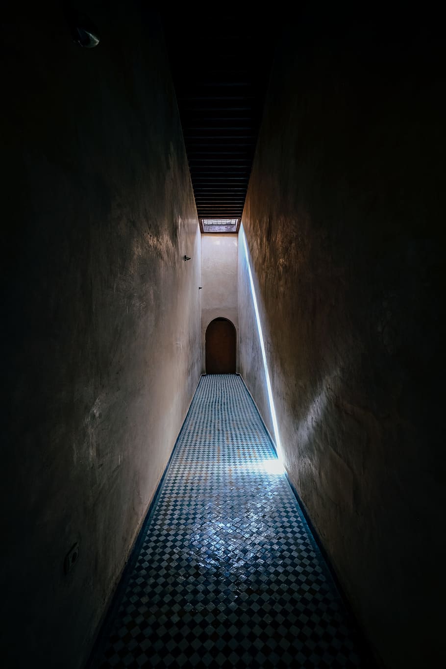 Brown and Gray Passageway, architecture, building, corridor, dark HD wallpaper