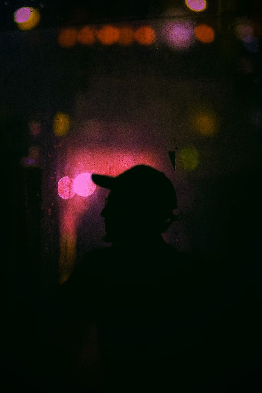 dark, lights, man, cap, shadow, bokhe, glass, rain, music, pensive HD wallpaper