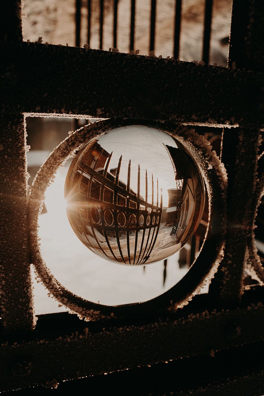 sun rays coming through house, sphere, light, flare, headlight HD wallpaper
