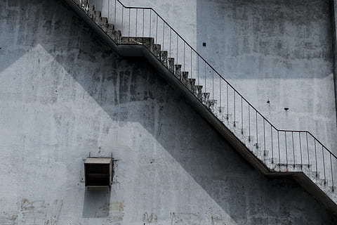 white concrete stairs beside building, wall, steps, shadow, air conditioning unit HD wallpaper