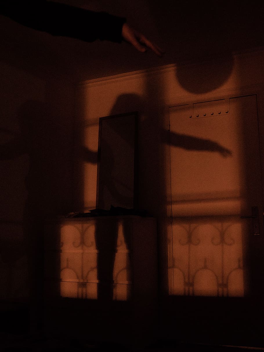 person's shadow cast on wall, silhouette, dancing, light, night HD wallpaper