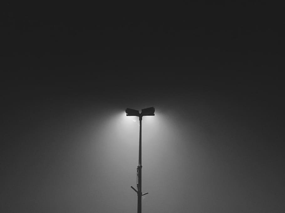 Включи минимум свет. Фонарь уличный Минимализм. Фото Минимализм туман город фонари.