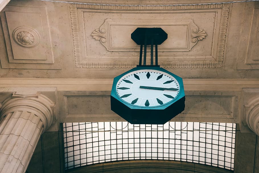 Clock on Milan Central railway station, architecture, background HD wallpaper