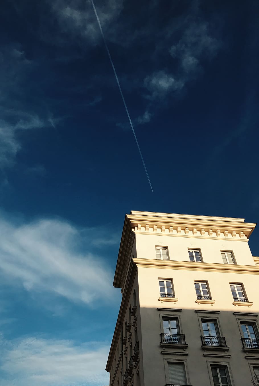france, chessy, cloud - sky, building exterior, low angle view HD wallpaper