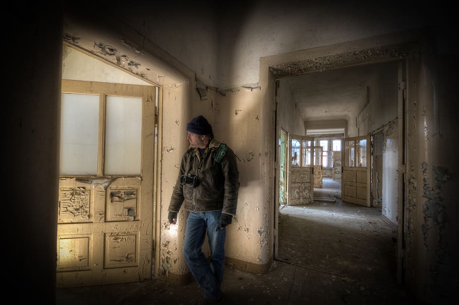 abandoned, urbex, man, lost, looking, hosptial, dark, horror HD wallpaper