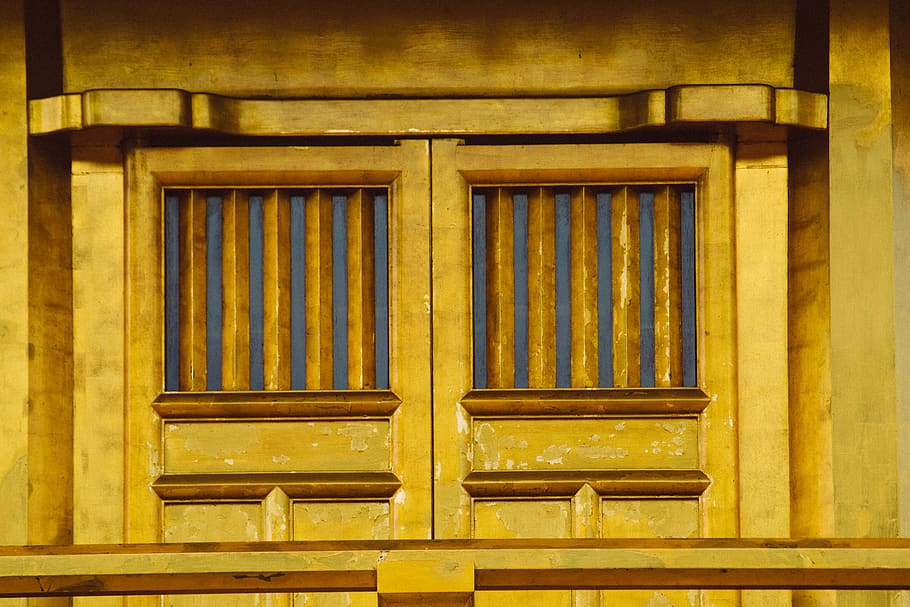 brown wooden door with grilles, chi lin nunnery, hong kong, entrance HD wallpaper