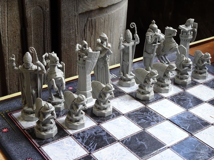 Download wallpaper 800x1420 chess, pieces, king, queen, game