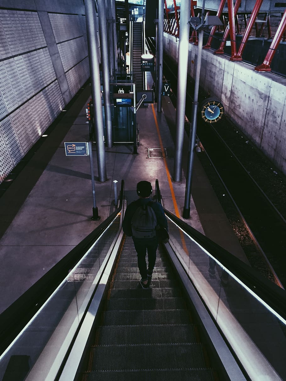 man standing on escalator, person, banister, handrail, human HD wallpaper