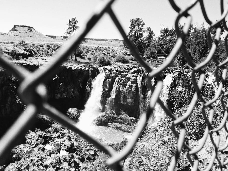 waterfall, gate, close up, bandw, black and white, bnw, b n w HD wallpaper