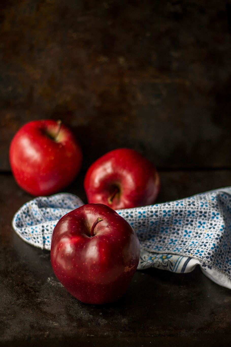 red, apple, fruit, food, juicy, healthy, cloth, healthy eating HD wallpaper