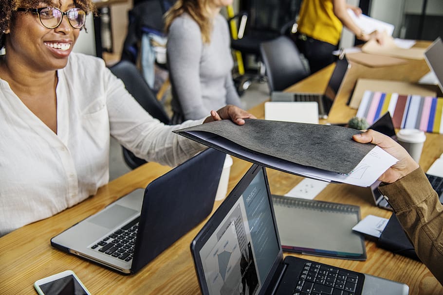 Group of People Sitting Down Near Brown Wooden With Assorted Laptop Computers HD wallpaper