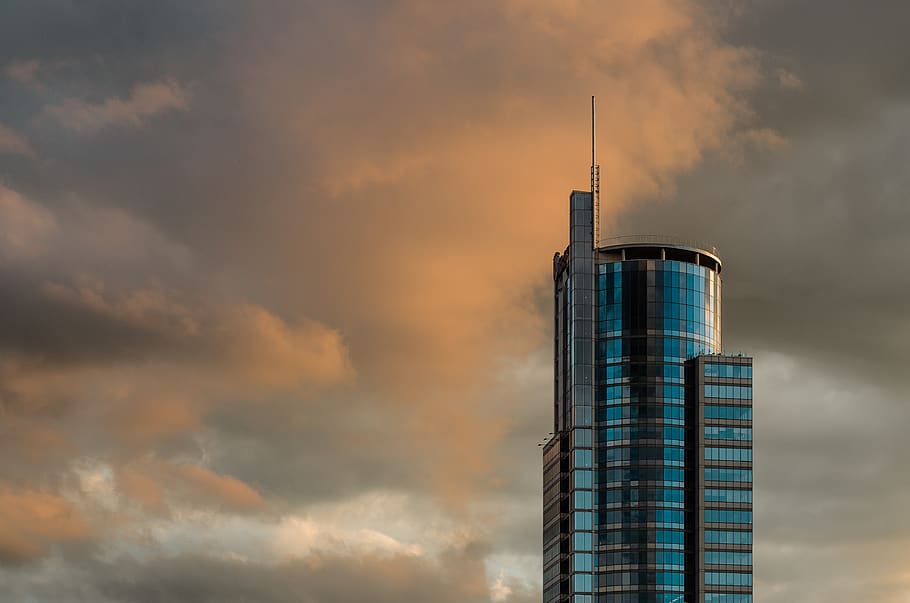 blue concrete building during cloudy sky, skyscraper, city, urban HD wallpaper
