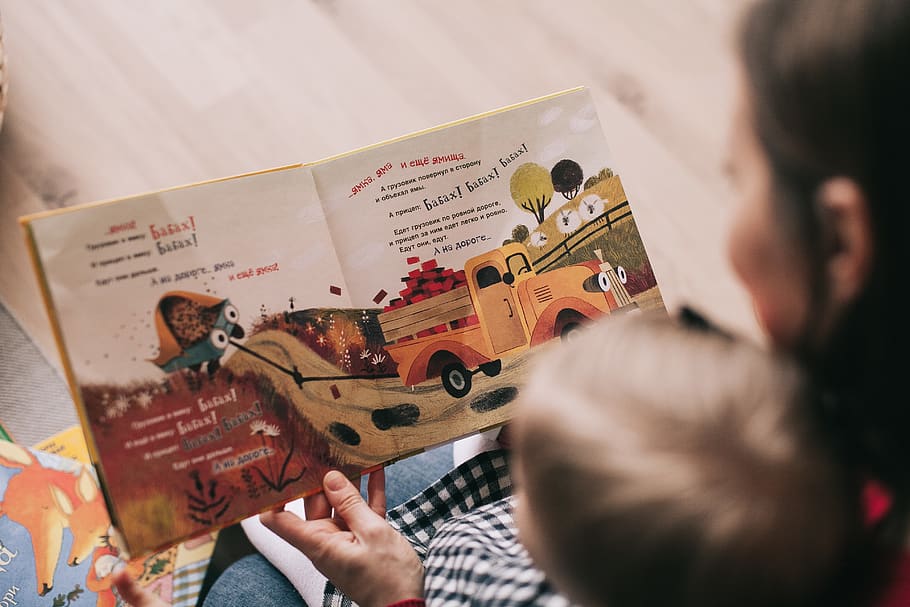 Woman Reading Book to Toddler, baby, babysitter, babysitting, HD wallpaper