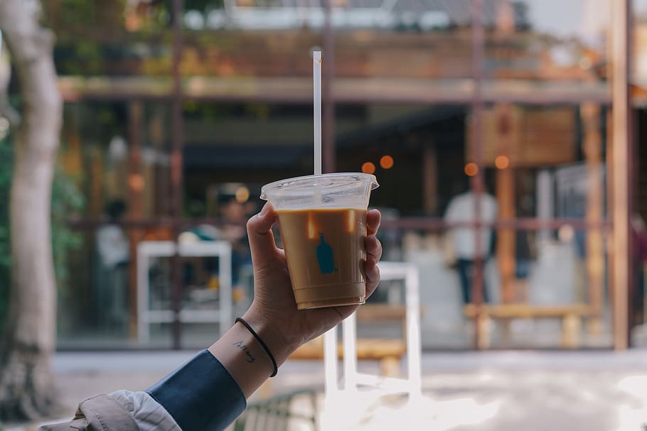 clear plastic disposable cup with straw, human, person, coffee cup HD wallpaper