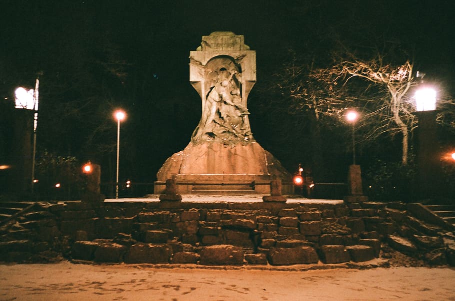 Lighted Concrete Statue during Night Time, 35mm, architecture HD wallpaper