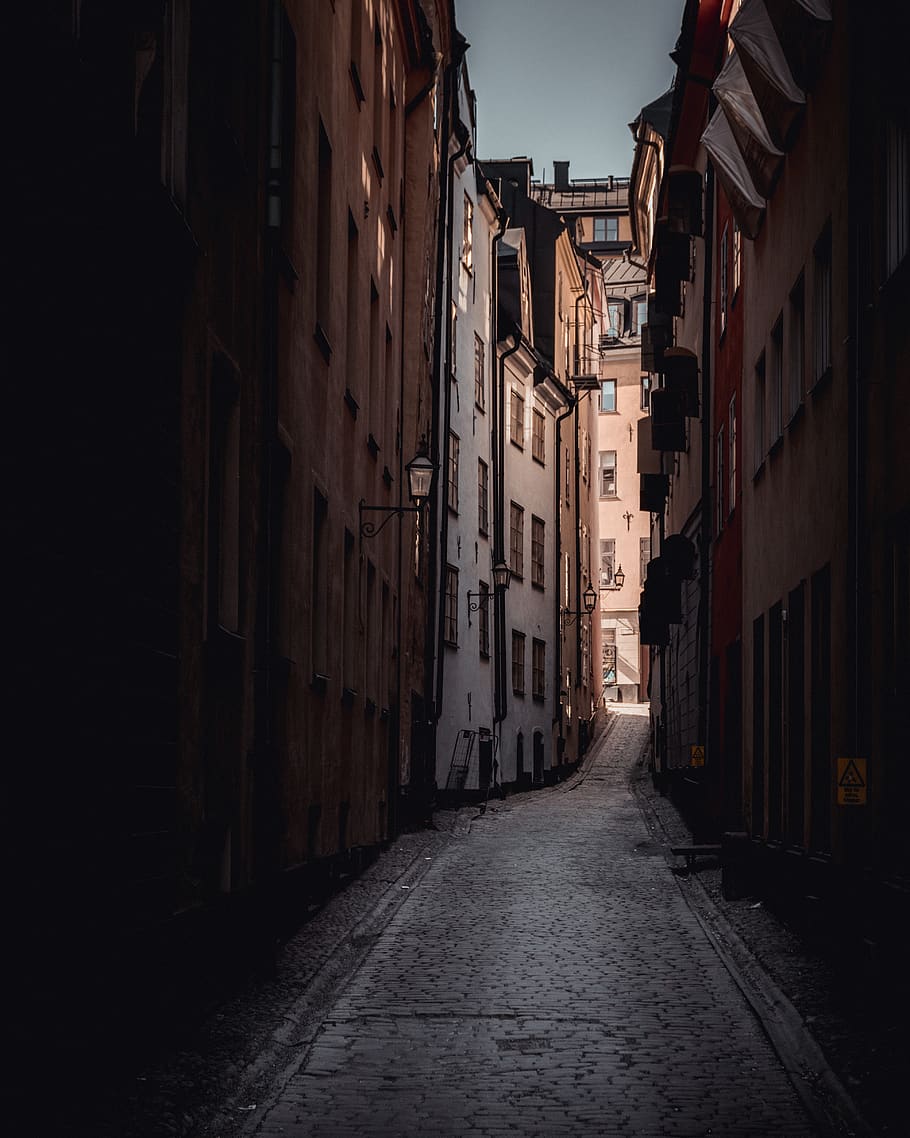 Empty Concrete Alleyway, architecture, buildings, city, cobblestone, HD wallpaper